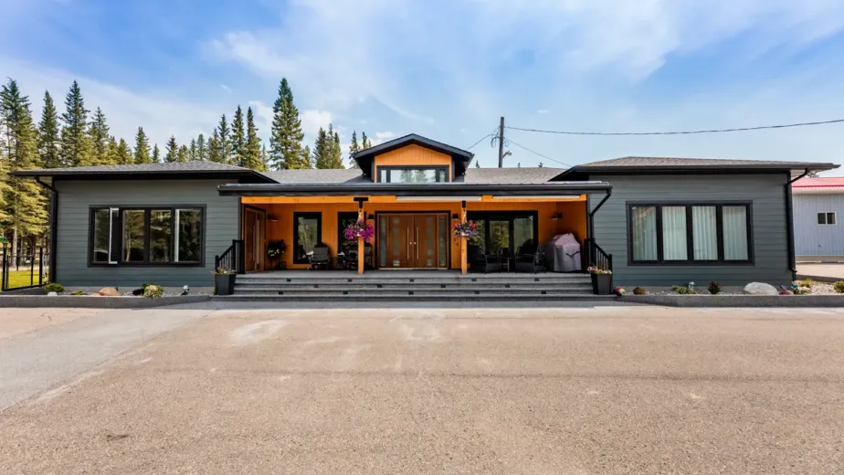 Custom build Hinton, AB